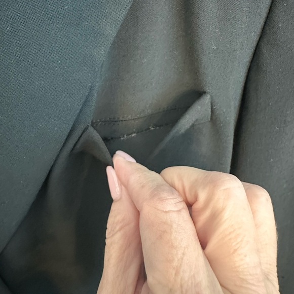 Black Blazer Lightly Used Lined Size 2 /XS Preppy Academia Sexy CEO - Picture 4 of 7